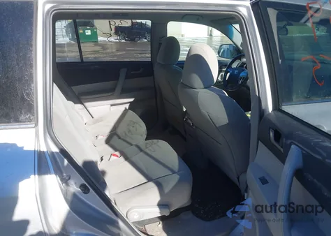 2012 Toyota Highlander Base V6 z USA, uszkodzony, nr VIN 5TDBK3EH1CS155953